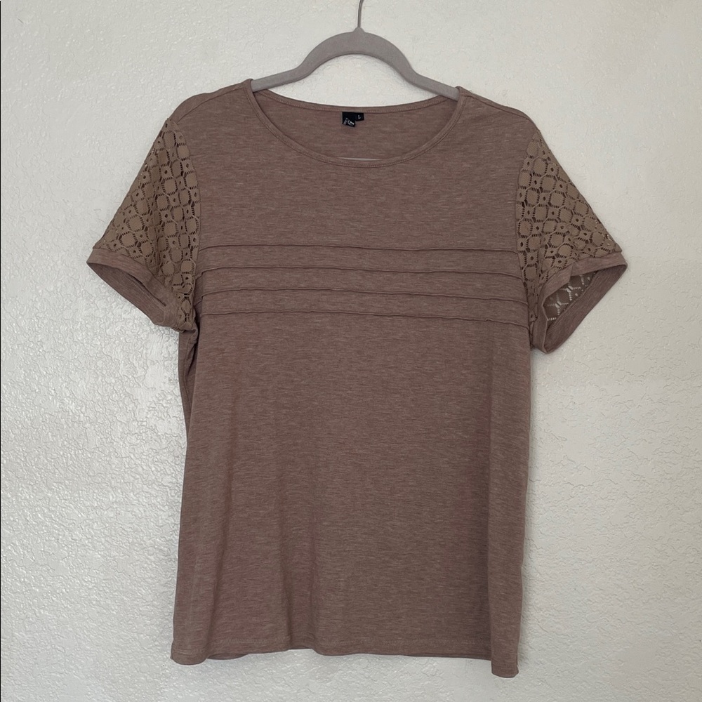 Chic Short Sleeve Women's Top in Brown